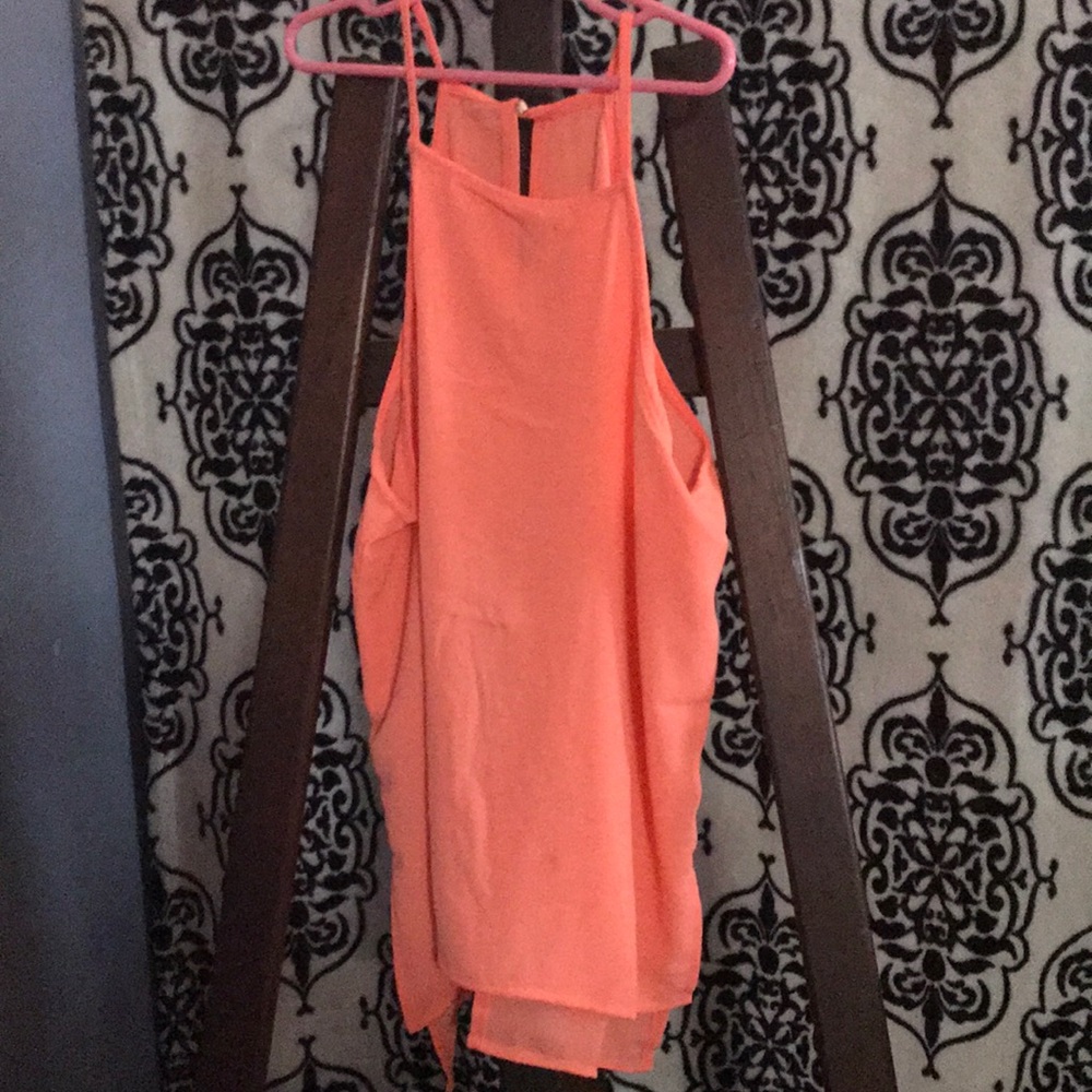 Salmón color blouse  with open back